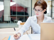 Empresa de Confecção Fitness e Moda Praia Abre Vaga para Assistente de Compras