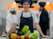 Loja de Açaí no Centro de Vila Velha contrata Auxiliar de Cozinha