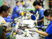 Empresa Comercial em Jardim Limoeiro, Serra contrata Auxiliar de Produção