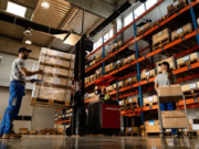 Vaga para Almoxarifado: Salário R$ 1.997,00 + Benefícios em Distribuidora Automotiva