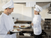 Oportunidade para Auxiliar de Cozinha em Vitória (ES) — Salário de até R$ 2.000,00