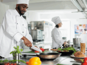 AST Consultoria abre vaga para Cozinheiro em Vila Velha (ES)