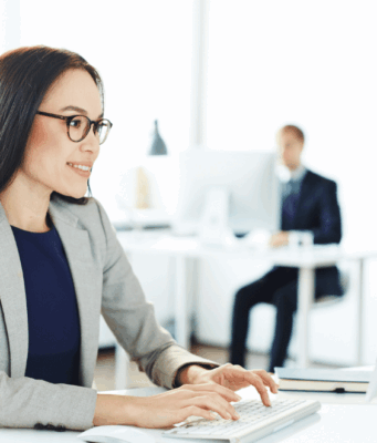 Adobe Assessoria contrata Assistente de Atendimento Comercial com salários de até R$ 3.212 e comissões