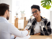 Como passar em entrevista de emprego em 2026: 10 dicas que realmente funcionam