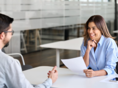 Como passar em entrevista de emprego em 2026: o que realmente funciona