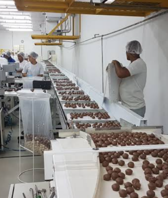 Empresa abre 60 vagas para Auxiliar de Fabricação em Vila Velha com oportunidade para primeiro emprego